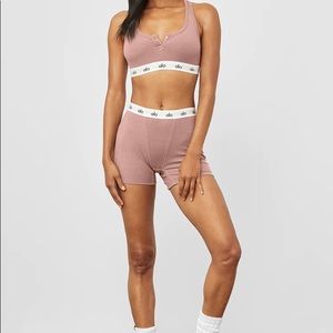 ALO ICON RIBBED BOYSHORT